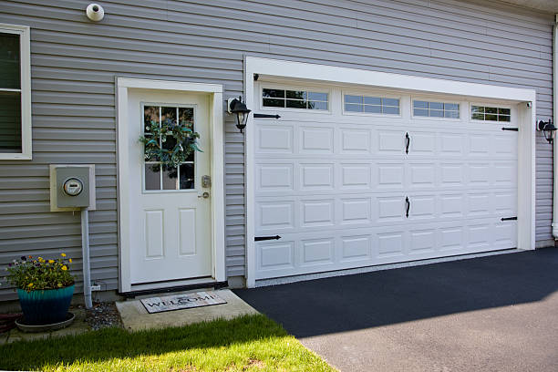 24/7 Emergency Garage Door Panel Replacement experts in Karnes County County, TX